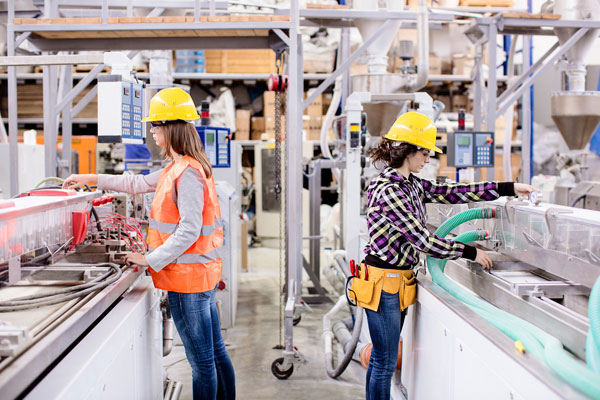 Trabajadores de una línea de producción