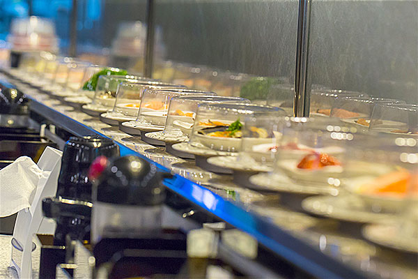 Platos de comida en un restaurante