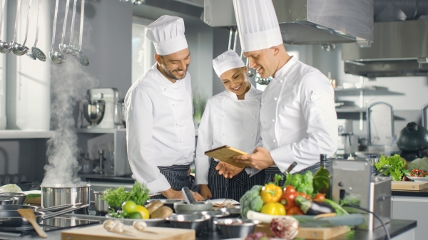 Cómo puede ayudar SATO al sector HORECA a establecer una cultura de seguridad alimentaria
