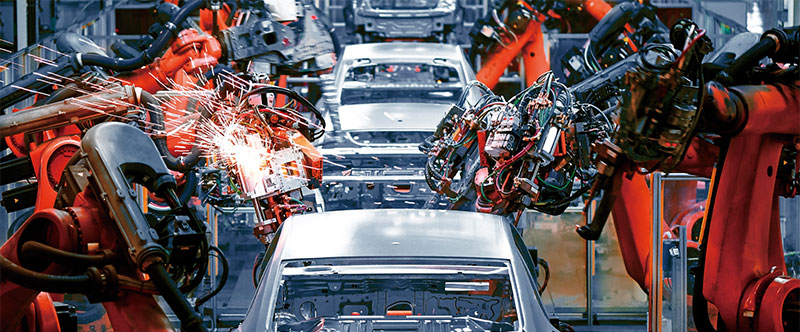 Automobili in costruzione in fabbrica