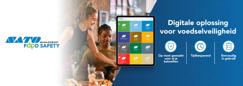 Chef-kok die een maaltijd in een restaurant bereidt