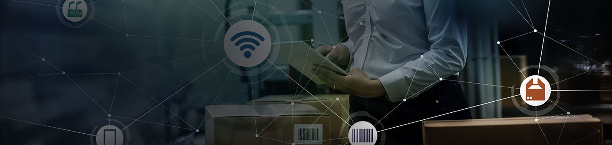 Pracownik magazynu korzystający z urządzeń PJM RFID